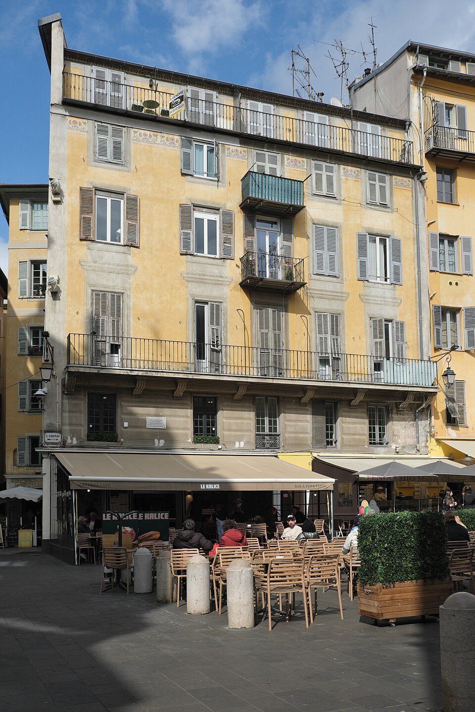 Nice (06) Place Rossetti 272